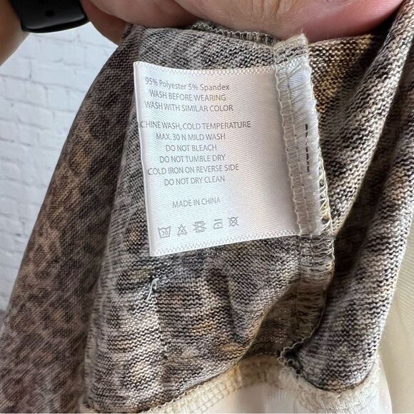 ZYIA Active Sweatshirt Women’s Small Cheetah Leopard Print Top Contrasting Trim - Picture 9 of 10